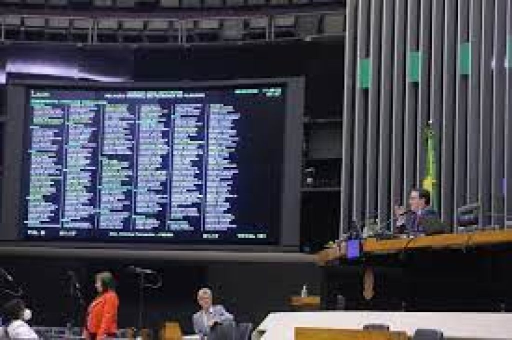 Câmara pode votar nesta terça-feira MP que autoriza saque extraordinário de R$ 1 mil do FGTS