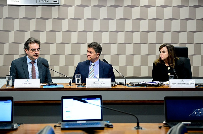 Debatedores elogiam reforma tributária e pedem atenção com recursos da educação  