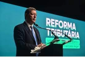 Correio debate reforma tributária como força para combater o mercado ilegal
