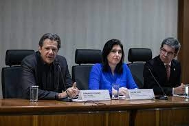 Orçamento de 2024 prevê déficit zero e salário mínimo de R$ 1.421, com aumento de 7,65%