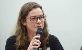 Empresas devem agir para prevenir transtornos mentais no ambiente de trabalho, dizem especialistas