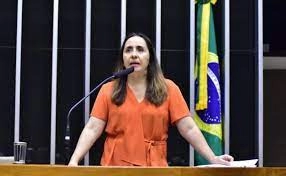 Câmara aprova redução de contribuições para primeiro emprego de jovens