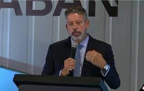Lira defende aprovação da reforma administrativa e diz que é um tema urgente