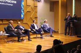 “O setor que mais emprega neste país é o comércio, turismo e serviços”, afirma Francisco Macena em evento da CNC
