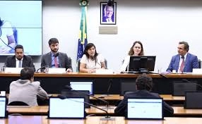 Especialistas propõem novo cálculo para IR baseado na capacidade contributiva das famílias 24 de abril de 2025