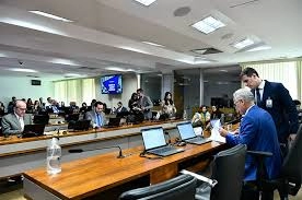 Estímulo à contração de microempresas em licitações vai ao Plenário