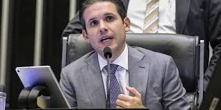 Motta defende participação de bancos no debate da isenção do IR