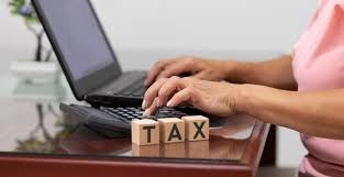 IR 2025: contribuinte pode parcelar imposto em até 8 vezes; será que vale a pena?