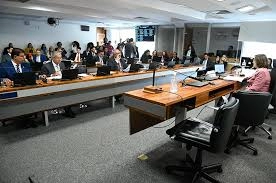 Trabalhador poderá acompanhar mulher no tratamento de câncer, decide CAS