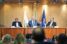 Encontro debate modernização do registro empresarial e os impactos da reforma tributária para pequenos negócios