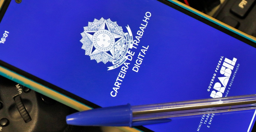 Novas regras para trabalho aos feriados deveriam começar em julho mas correm risco de novo adiamento