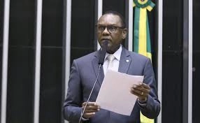 Câmara aprova revogação de trechos desatualizados da CLT e permite cancelamento on-line de contribuição sindical