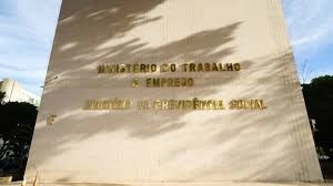 MTE prorroga para 1º de março de 2026 regra sobre trabalho em feriados no comércio