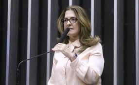 Comissão aprova pagamento de auxílio-alimentação para empregado afastado por doença grave