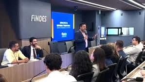 Com palestra do presidente da FENACON, Simpósio discute futuro tributário da construção