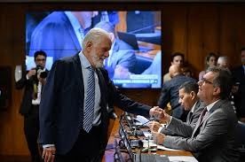 Comissão aprova isenção de IR para quem ganha até dois salários mínimos