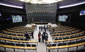 Câmara aprova urgência para proposta que isenta de Imposto de Renda os salários de até R$ 5 mil