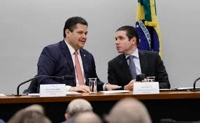 Presidentes da Câmara e do Senado defendem revisão de benefícios fiscais