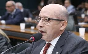 Comissão de Trabalho aprova licença de cinco dias para acompanhante de mãe solo