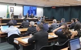 Receita federal rastreia dinheiro de postos de combustíveis envolvidos com o crime organizado