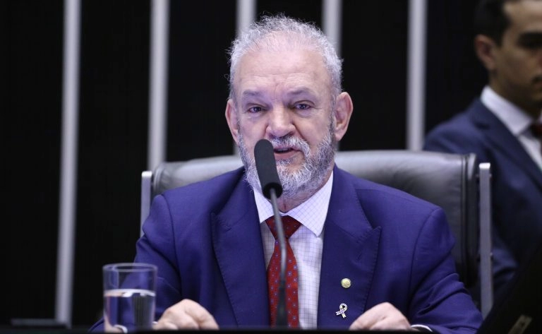 Comissão aprova projeto que permite isenção e dedução do IR para pessoa com deficiência grave ou moderada