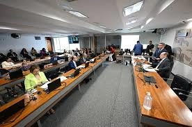 Comissão aprova condições especiais para jovens no primeiro emprego