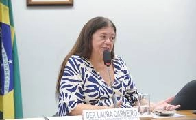 Comissão aprova permissão para pequena empresa ceder créditos a receber da administração pública