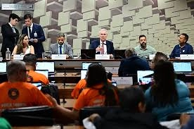 Isenção do IR até R$ 5 mil é 1º passo para justiça tributária, aponta debate