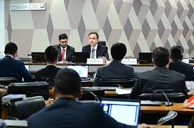 Debatedores criticam regras contratuais do novo Código Civil