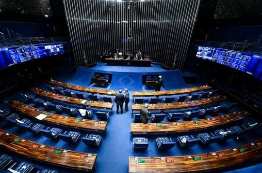 Comissões debatem imposto extra para fintechs e regra de MEI