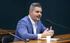 Comissão aprova regime tributário especial para transporte coletivo alternativo