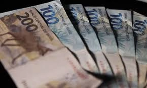 Sancionada a lei que reajusta tabela do IR e amplia faixa de isenção