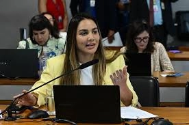 CAS aprova regulamentação definitiva da licença-paternidade com salário integra