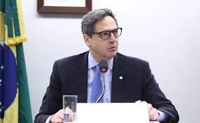 Projeto simplifica divulgação de informações no mercado de valores mobiliários