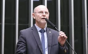 Comissão aprova retorno de assistência sindical obrigatória em rescisões