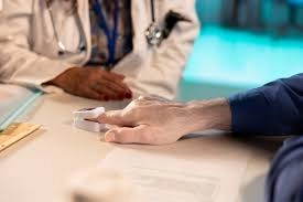 Doenças afastaram 4,1 milhões de trabalhadores de suas funções em 2025