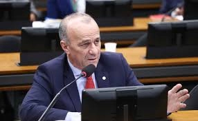 Projeto proíbe menores de 18 anos de serem sócios de empresas