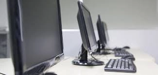 Setor de serviços cresce em fevereiro e está no patamar recorde da série histórica, diz IBGE