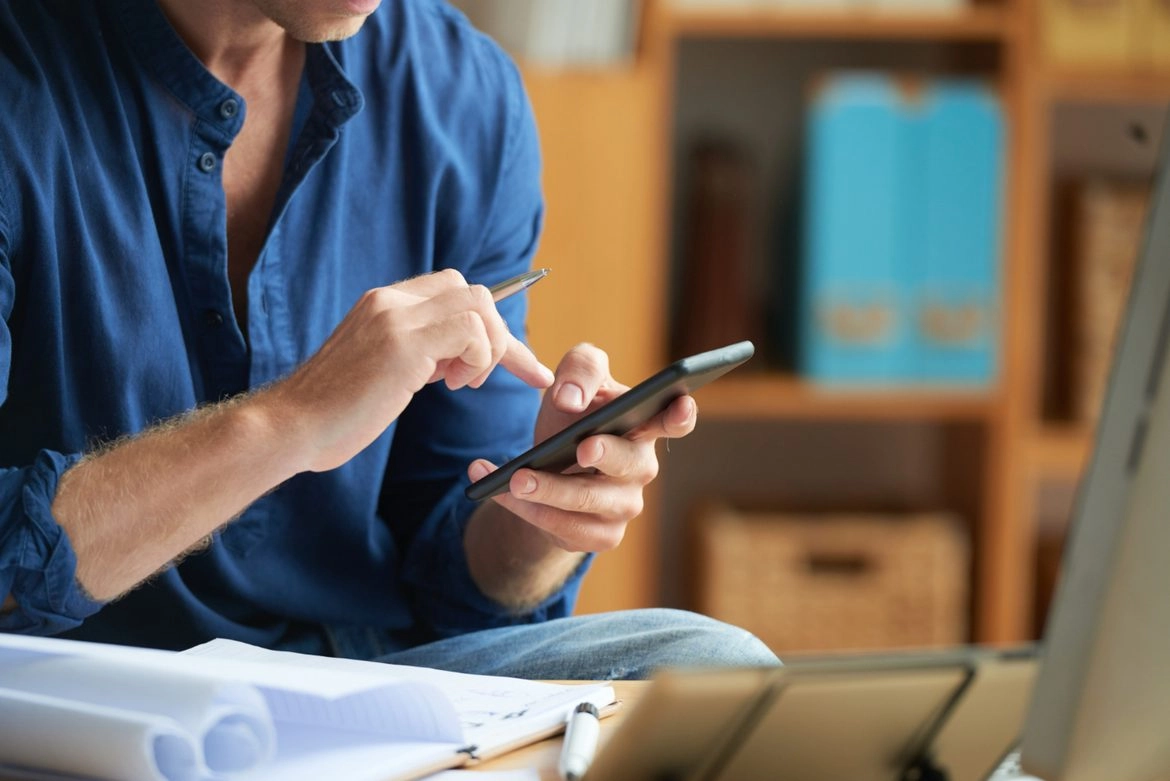 Seu celular, minha empresa: o limite que poucos empregadores conhecem