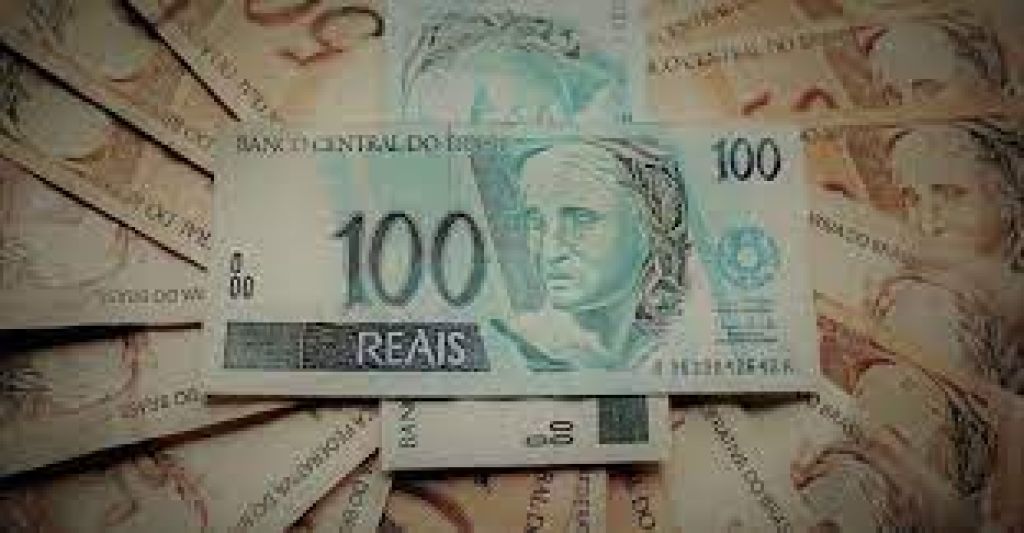 Notícias Trabalhador que ganha um salário mínimo e meio deverá pagar Imposto de Renda em 2023