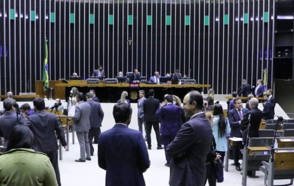 Câmara aprova MP que amplia beneficiários e margem do crédito consignado