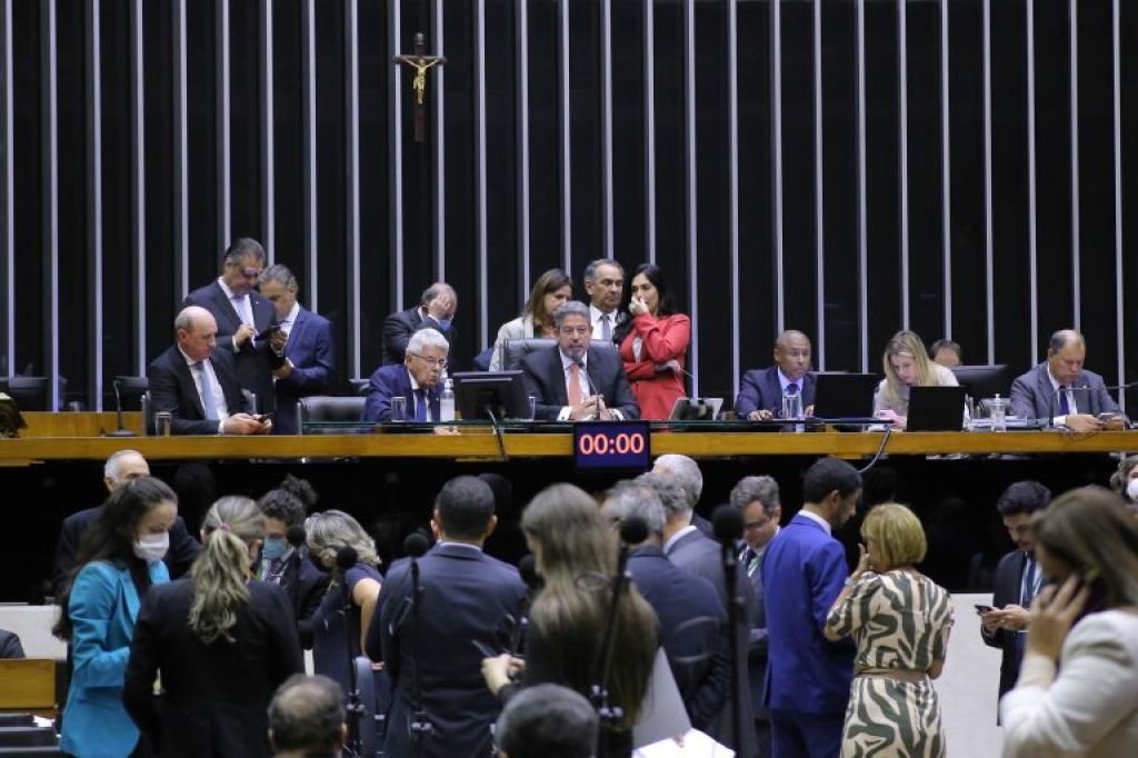 Câmara prosseguirá nesta quarta-feira votação de projeto que limita alíquota de ICMS sobre combustível e energia