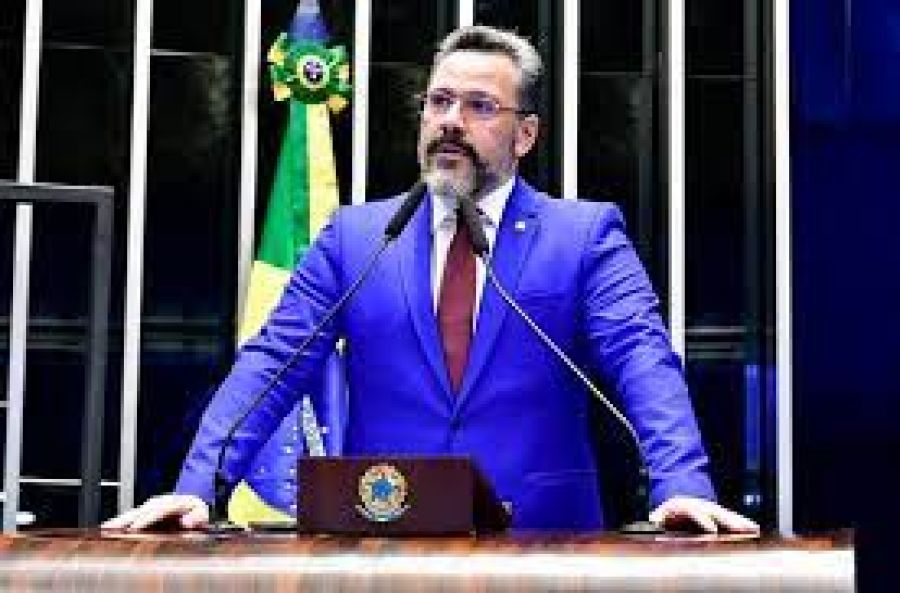 Alan Rick comemora aprovação de proposta que simplifica pagamento de tributo