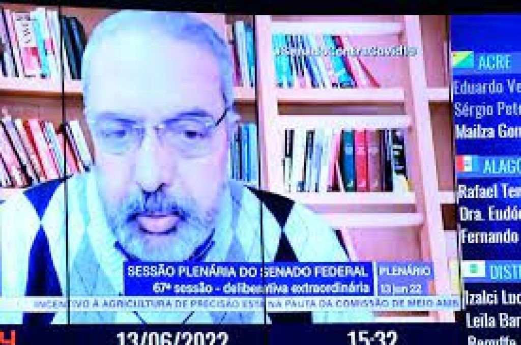 Mulher poderá deixar empresa formada com agressor, aprova CDH