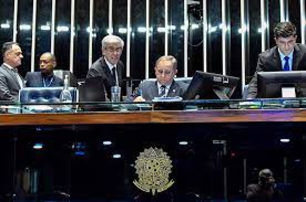 Aprovados acordos sobre informações tributárias e registro de desenhos industriais