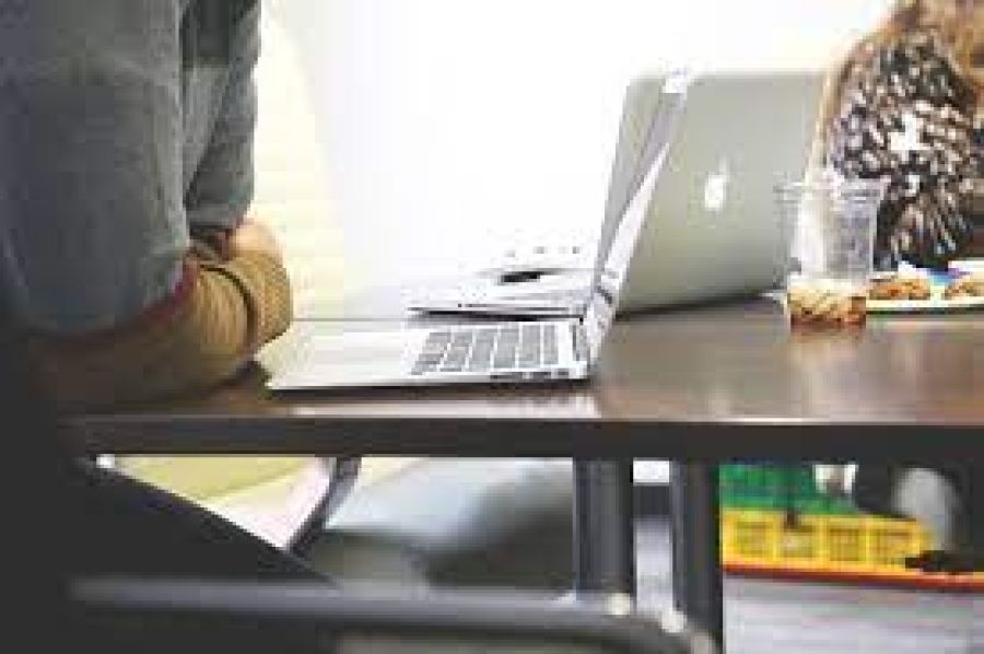 Chega à Câmara projeto do governo que prevê salários iguais para homens e mulheres