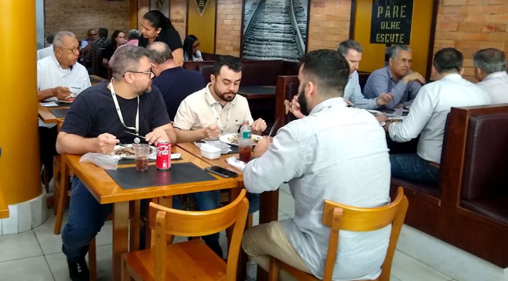 Com serviços afetados pela pandemia, PIB de 2020 cai 3,3%