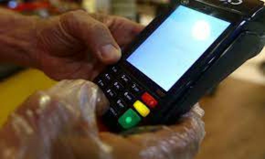 Banco Central deixa de regular cartões de auxílio-alimentação em março