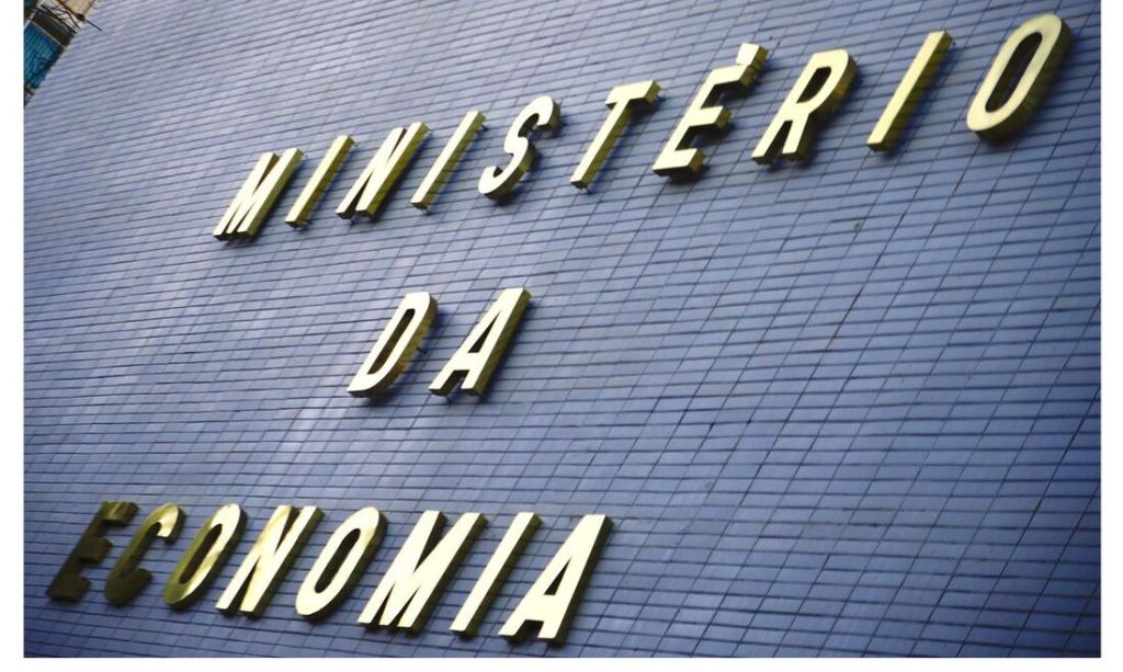 Governo reduz IPI de produtos fabricados no Brasil