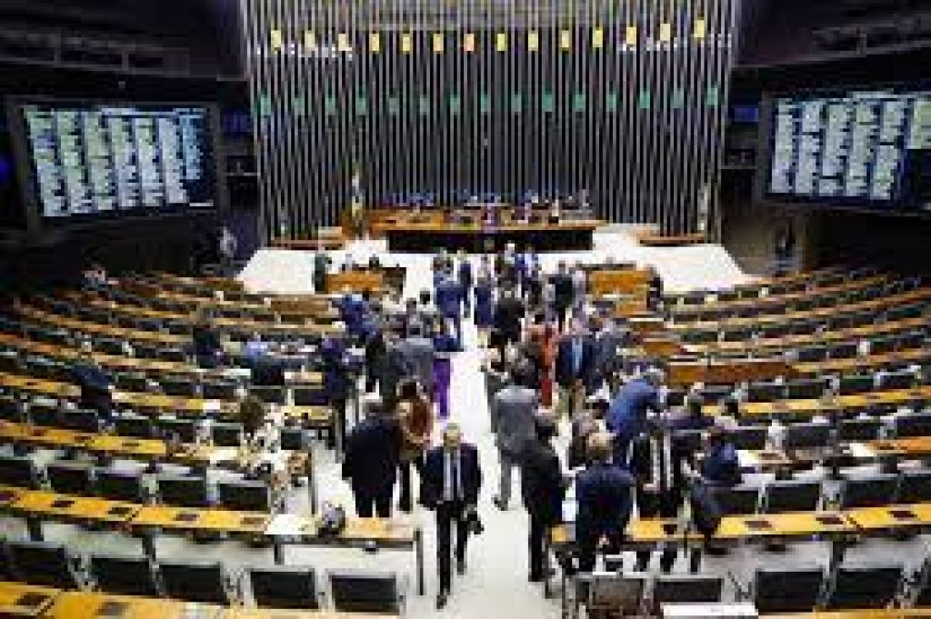 Notícias Câmara pode votar nesta quarta-feira projeto que cria estatuto de simplificação de obrigações tributárias